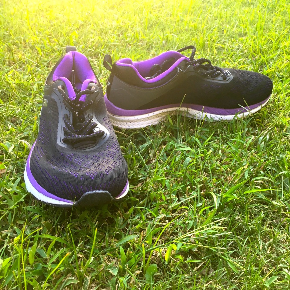 Fila women’s memory foam tennis shoes